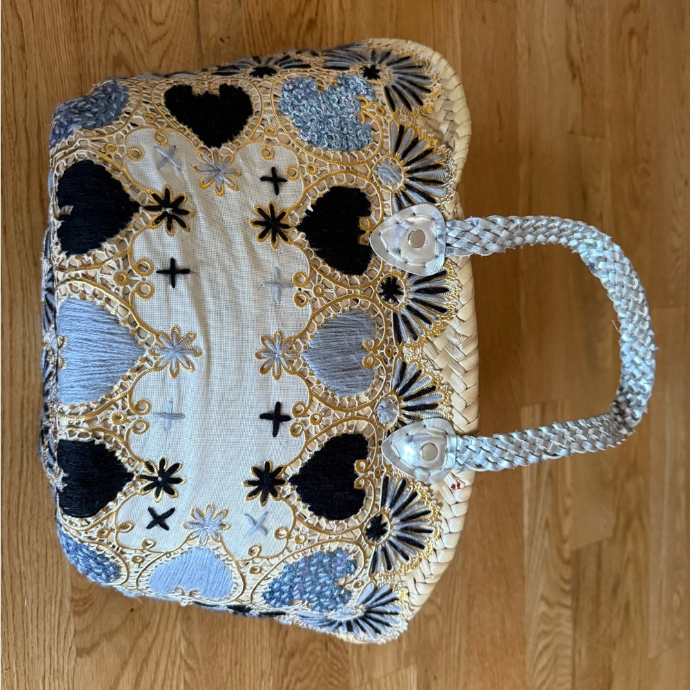 Unique Embroidered Heart Pattern Tote Straw Bag
